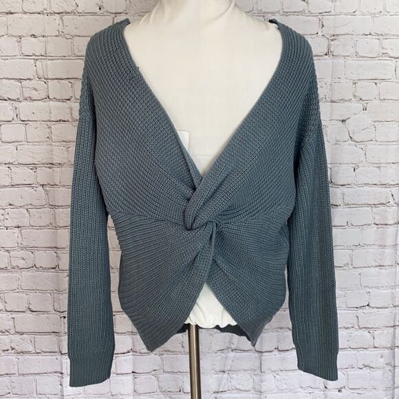 Woman’s cross back sweater - Picture 8 of 12